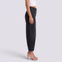 Pantalón balloon de mujer efecto vaquero en negro, vista lateral