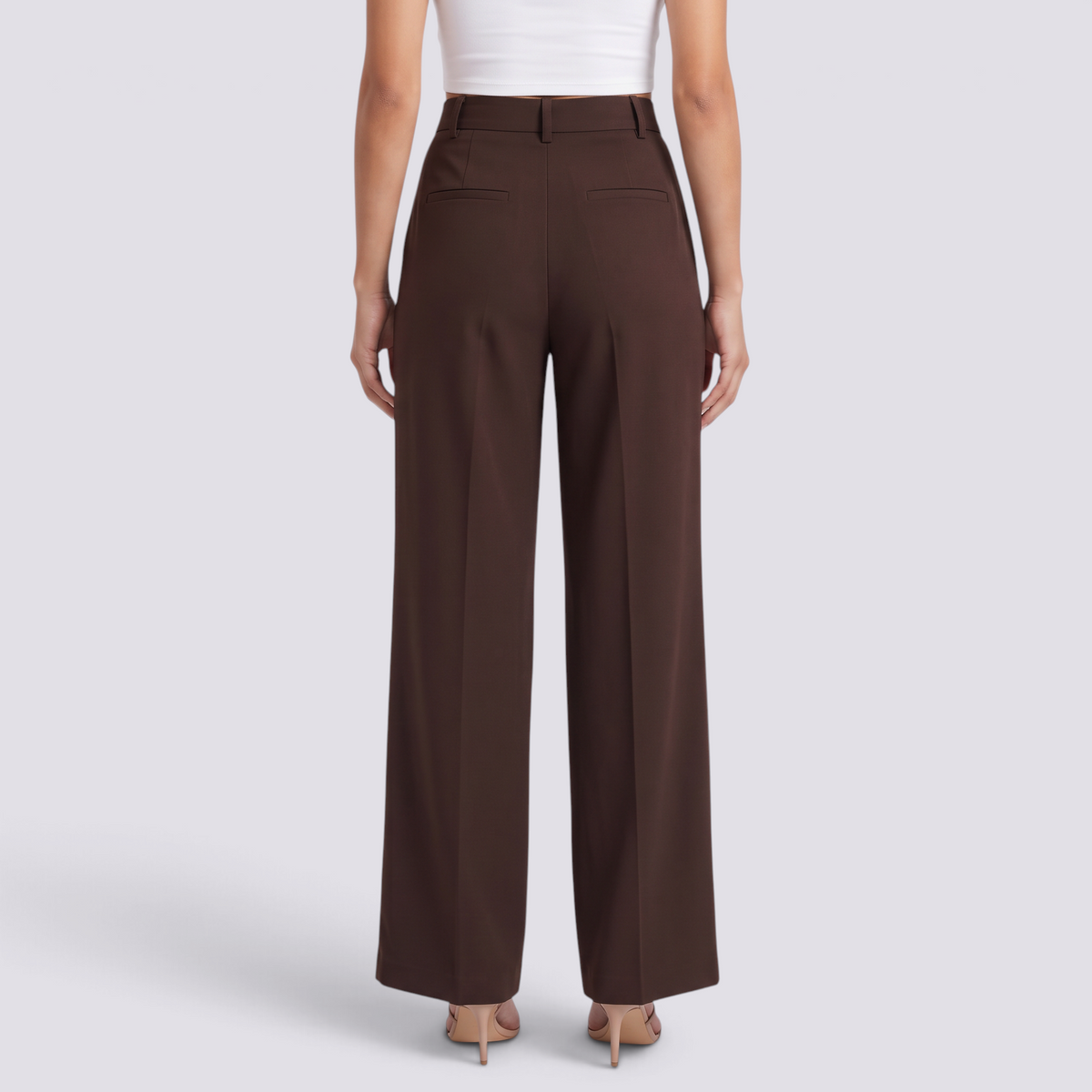Pantalón de sastre de mujer de tiro alto con pinzas en marrón oscuro, vista trasera