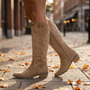 Botines punta fina bordados mujer, foto de estilo de vida