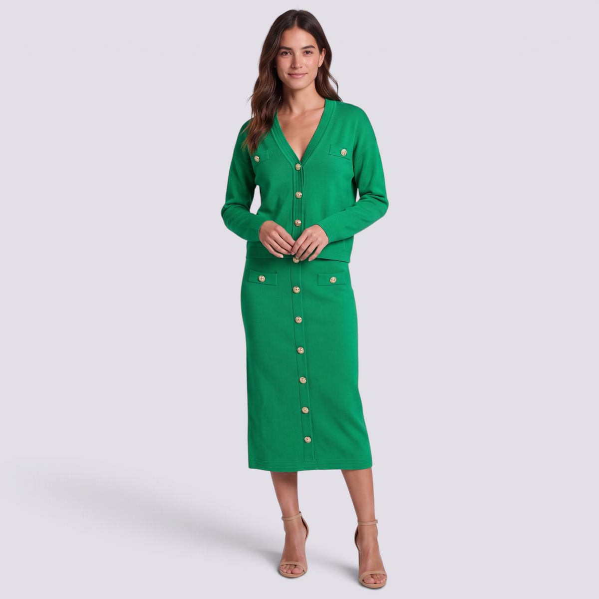 Conjunto mujer cárdigan y falda midi con botones dorados en color Verde, vista frontal