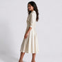 Vestido entallado manga larga color blanco, vista lateral