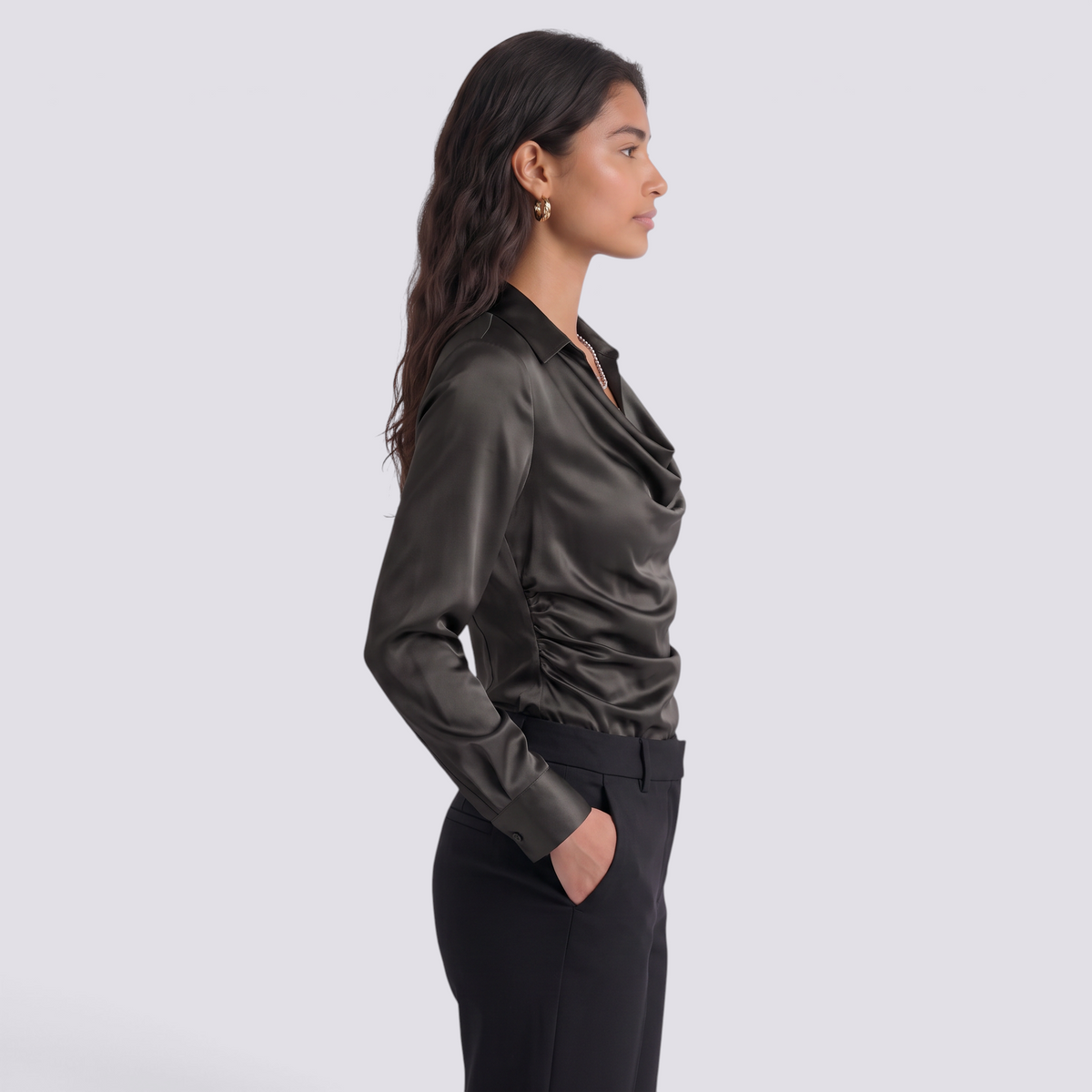 Blusa Satinada Mujer Cuello Drapeado - Negro - Lateral