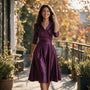 Vestido entallado manga larga color morado, estilo de vida