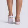 Zapatillas de plataforma de mujer en oro rosa con cordones de cinta, vista trasera