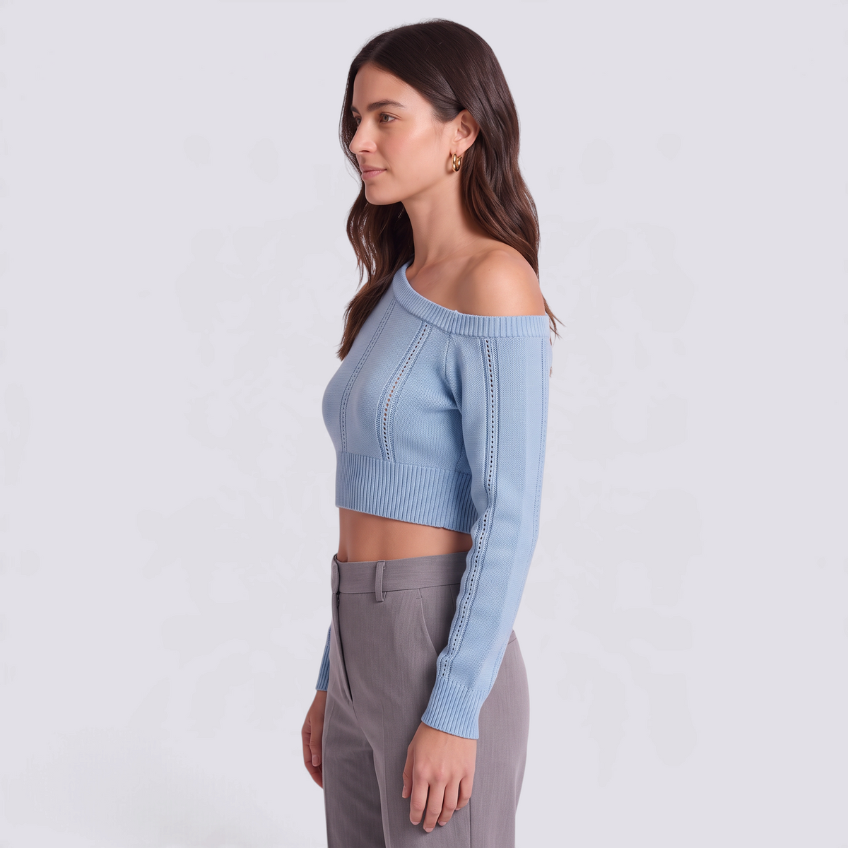 Jersey corto de mujer con hombro descubierto en azul, vista lateral