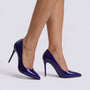 Zapatos de salón mujer tacón aguja efecto charol en color azul, vista lateral