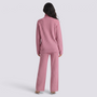 Conjunto de jersey de cuello alto con cremallera y pantalón ancho de punto rosa, vista trasera