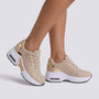 Zapatillas deportivas chunky mujer champán con suela de plataforma y paneles calados, vista lateral