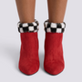 Botines mujer rojos con borde de pelo a cuadros blanco y negro, vista frontal