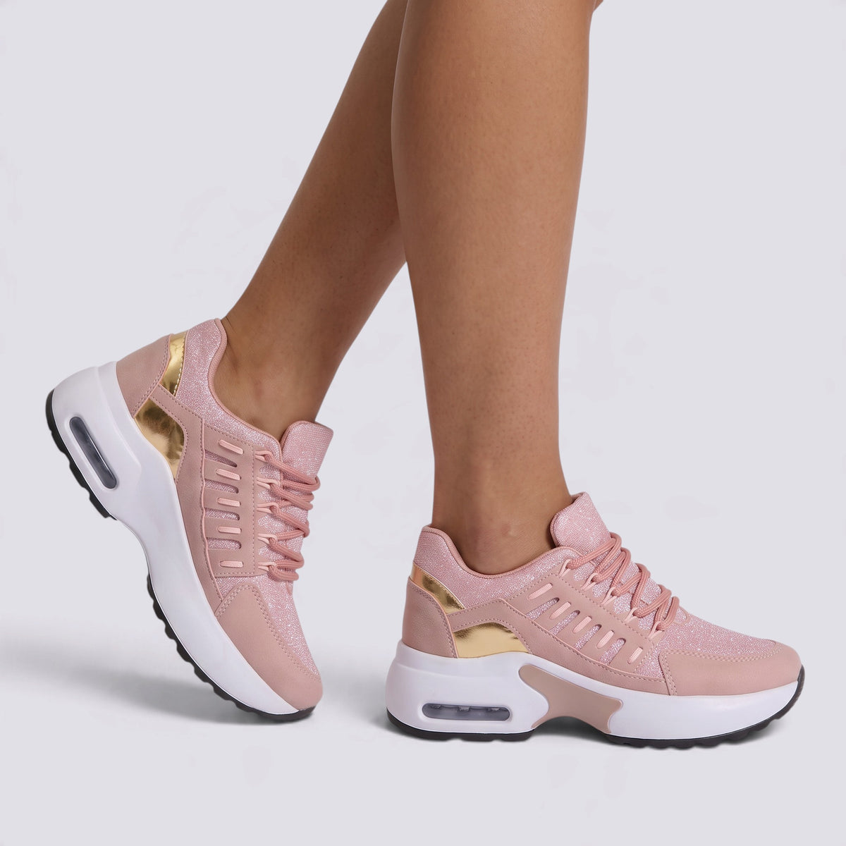 Zapatillas deportivas chunky mujer rosas con suela de plataforma y paneles calados, vista lateral