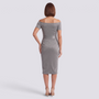 Vestido midi brillante hombros descubiertos plateado, vista trasera