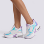 Zapatillas deportivas chunky mujer blancas iridiscentes con paneles holográficos y suela de plataforma, vista lateral