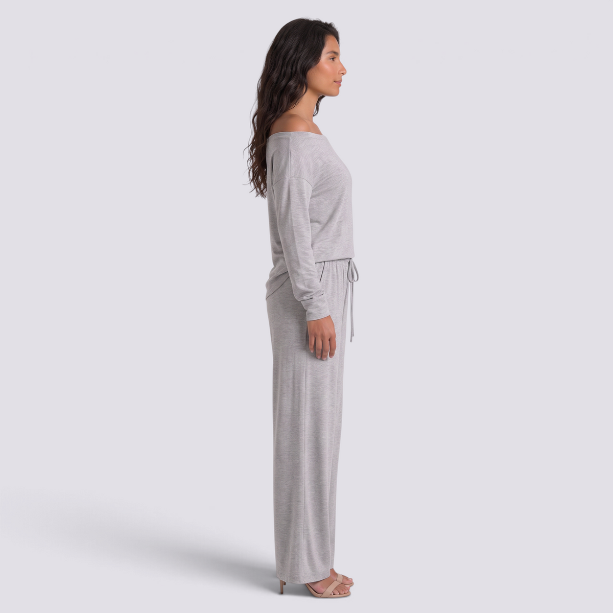 Conjunto Mujer Camiseta Hombros Descubiertos y Pantalón Ancho Gris Claro vista lateral