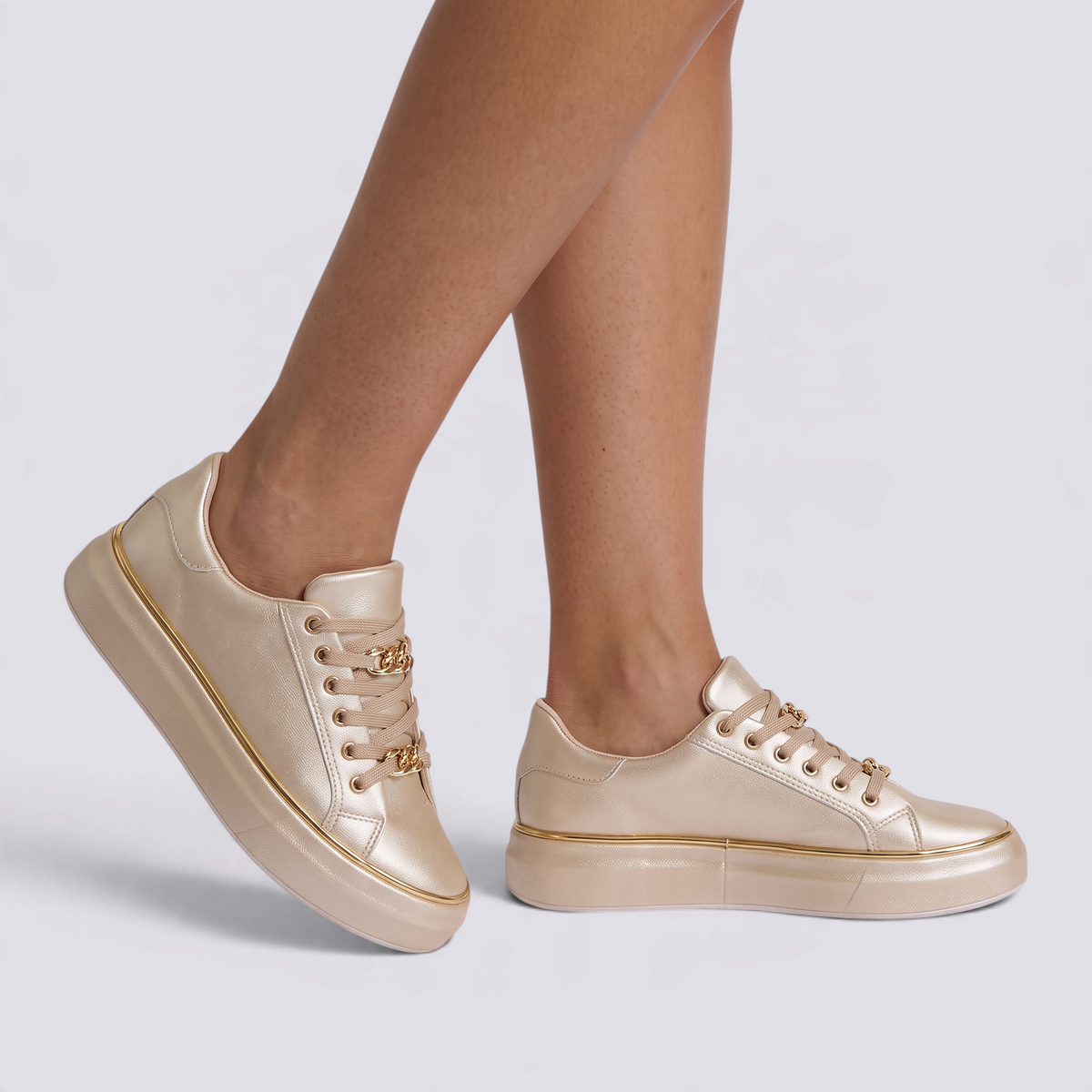 Zapatillas mujer doradas con plataforma, vista lateral