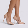 Zapatos de salón mujer tacón aguja efecto charol en color nude, vista lateral