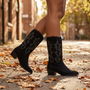 Botines camperos bordados mujer, foto de estilo de vida