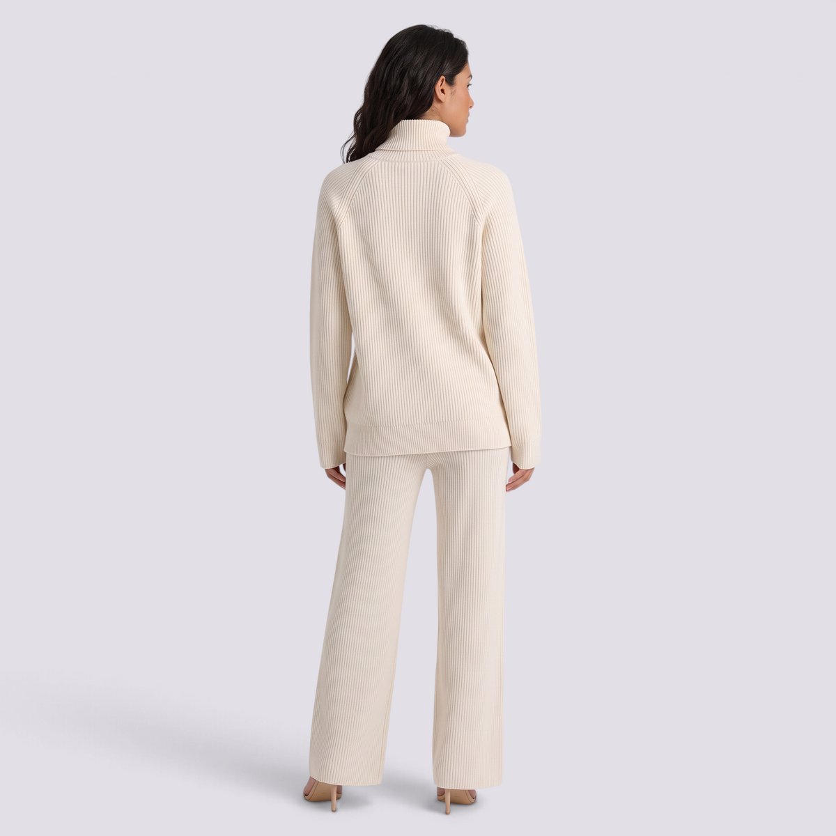 Conjunto de jersey de cuello alto con cremallera y pantalón ancho de punto crema, vista trasera