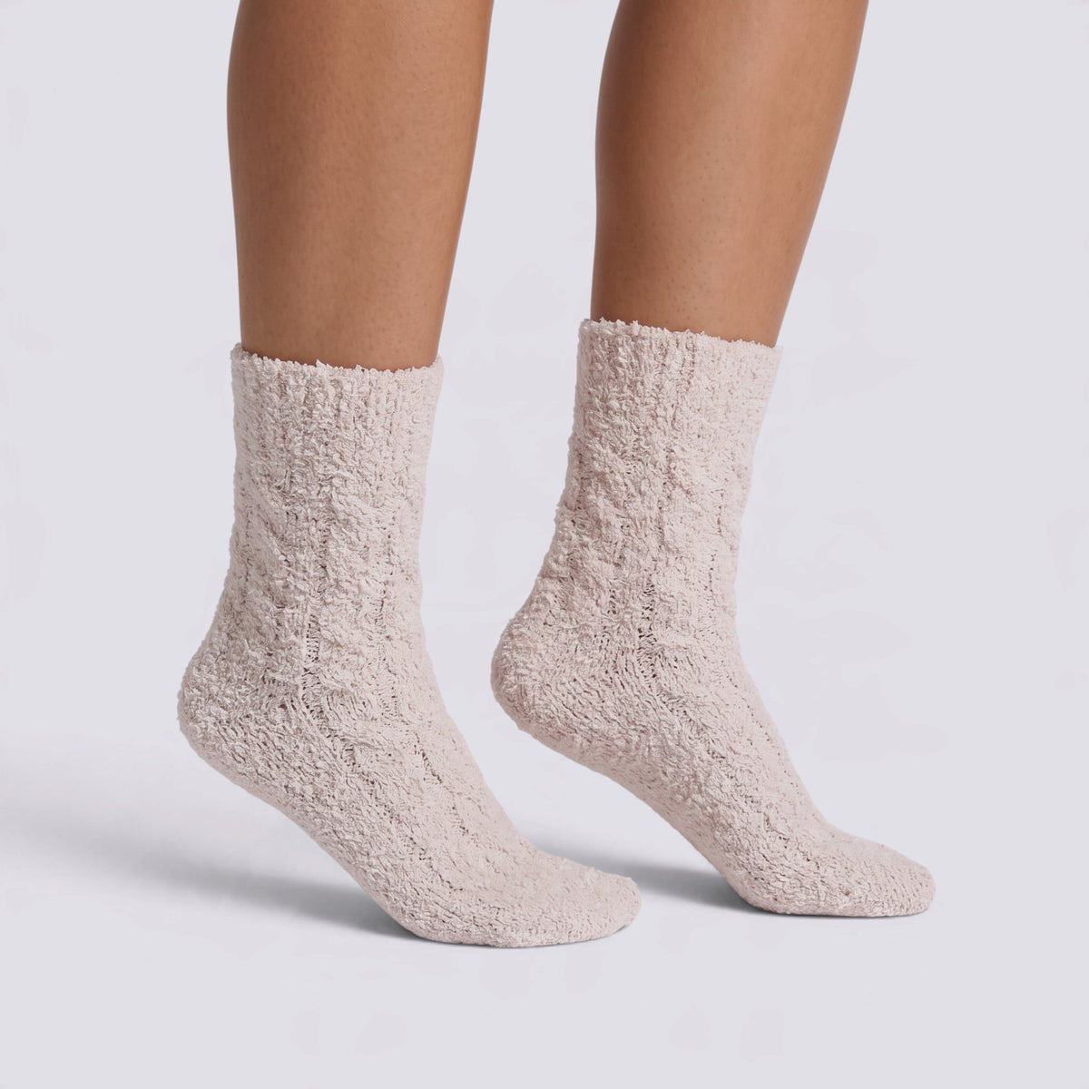 Calcetines de casa mujer mullidos caña media en color Beige, vista lateral