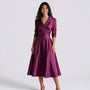 Vestido entallado manga larga color morado, vista frontal