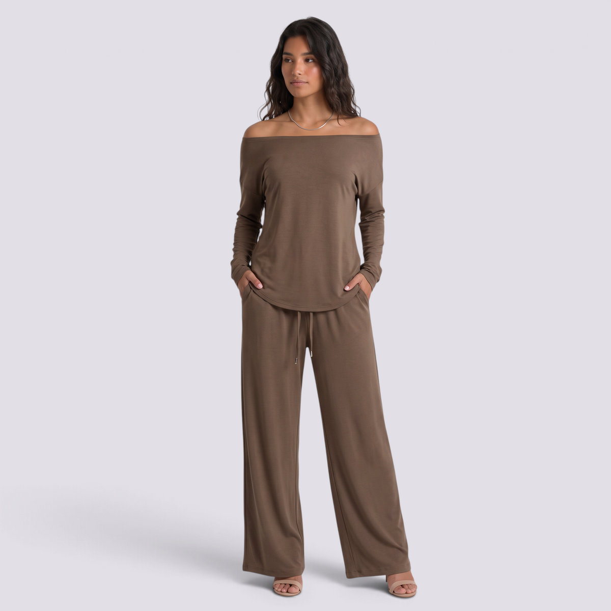 Conjunto Mujer Camiseta Hombros Descubiertos y Pantalón Ancho Marrón Café vista frontal