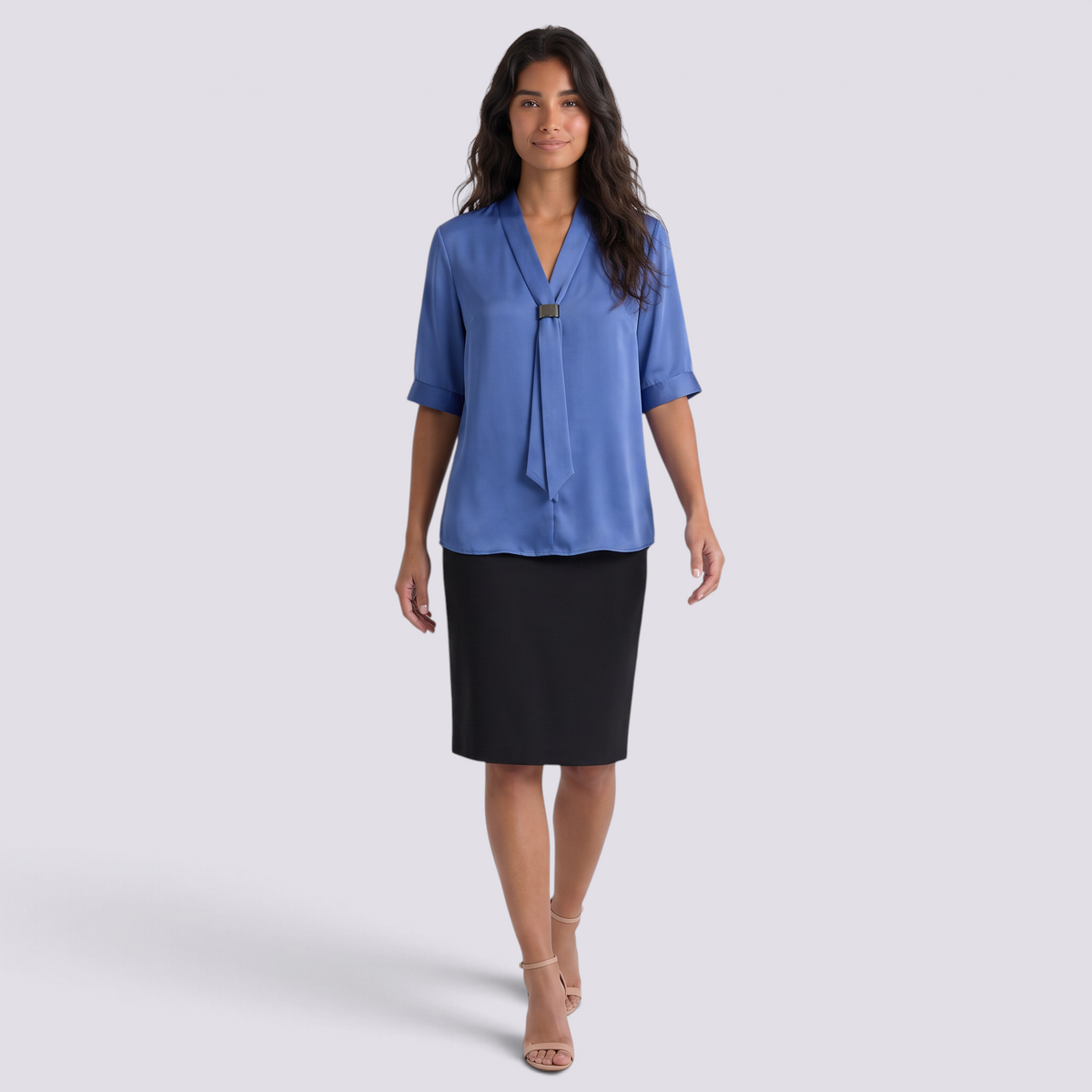 Blusa mujer cuello en V con lazo colgante y manga media en azul, vista frontal