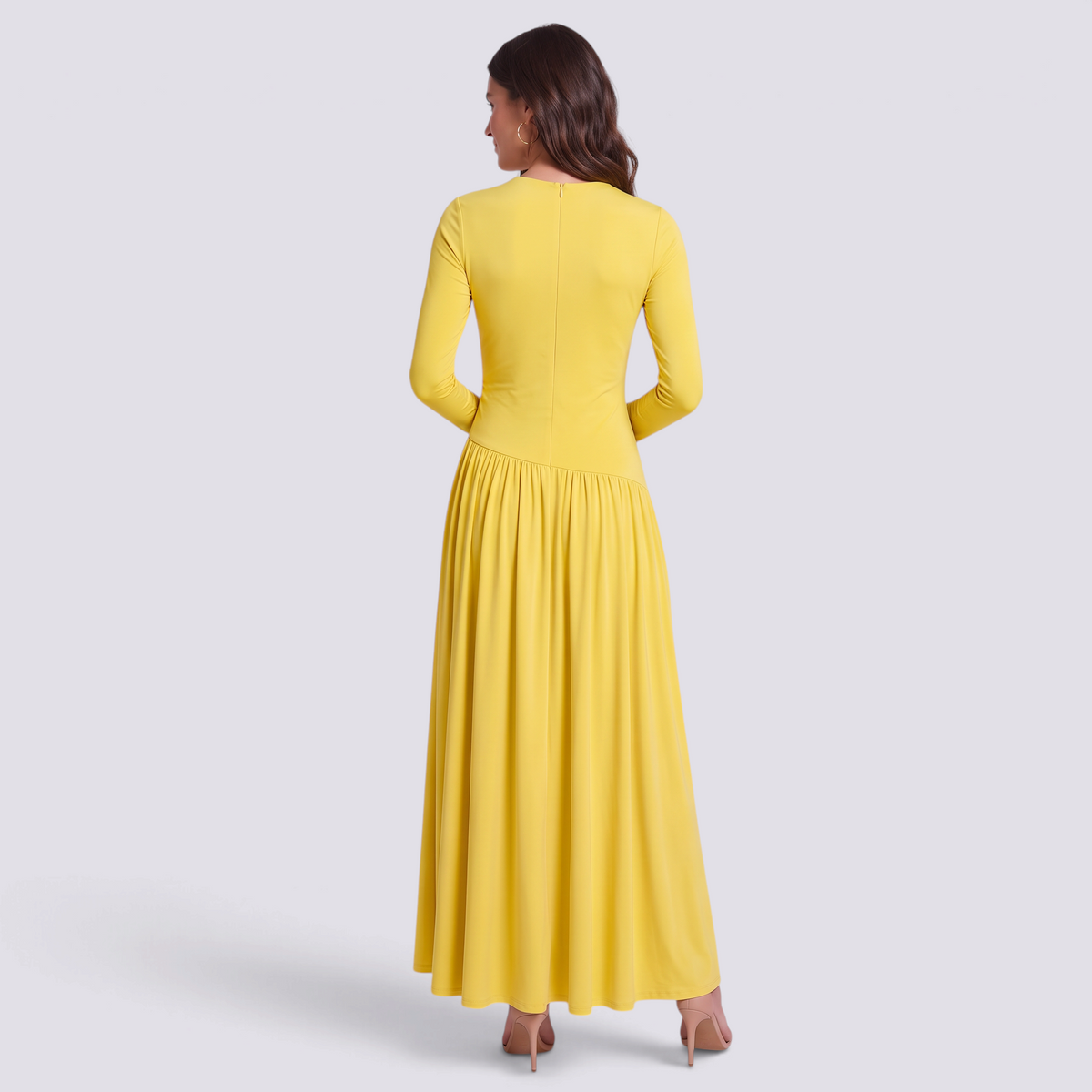 Vestido largo mujer manga larga con falda fruncida en color amarillo, vista trasera
