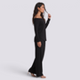 Conjunto Mujer Camiseta Hombros Descubiertos y Pantalón Ancho Negro vista lateral