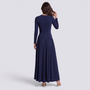 Vestido largo mujer manga larga con falda fruncida en color azul marino, vista trasera