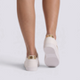 Zapatillas mujer casual con franja metalizada en color Blanco Dorado, vista trasera