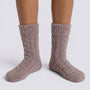 Calcetines de casa mujer mullidos caña media en color Topo, vista frontal