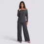 Conjunto Mujer Camiseta Hombros Descubiertos y Pantalón Ancho Gris Oscuro vista frontal