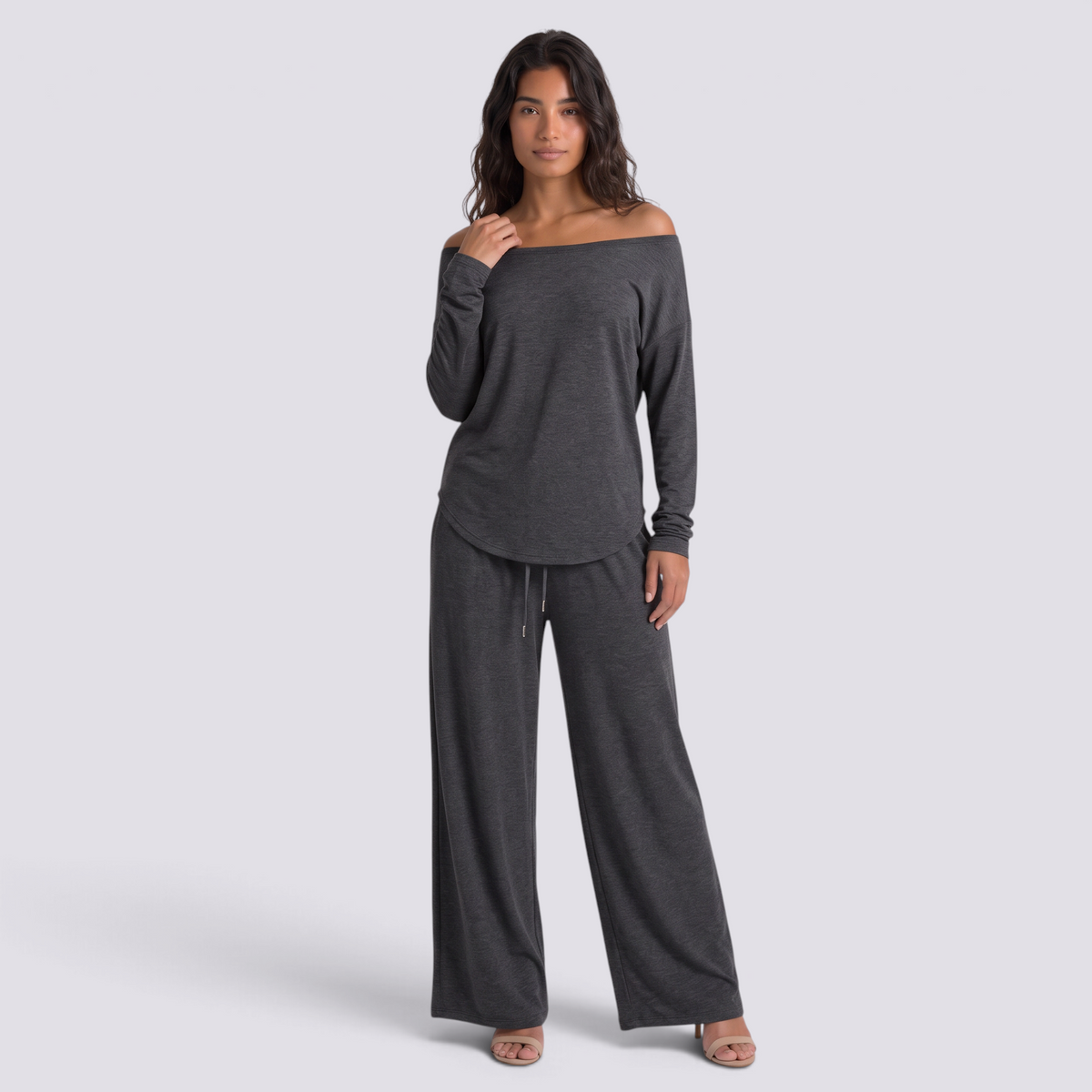 Conjunto Mujer Camiseta Hombros Descubiertos y Pantalón Ancho Gris Oscuro vista frontal