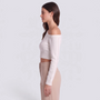 Jersey corto de mujer con hombro descubierto en blanco, vista lateral