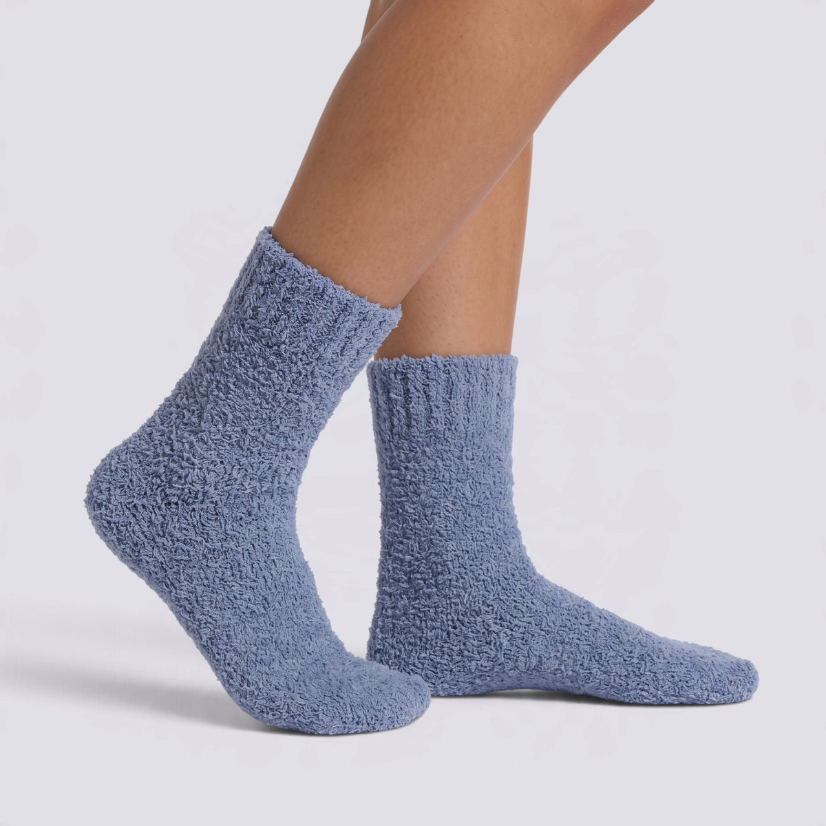 Calcetines de casa mujer mullidos caña media en color Azul, vista lateral