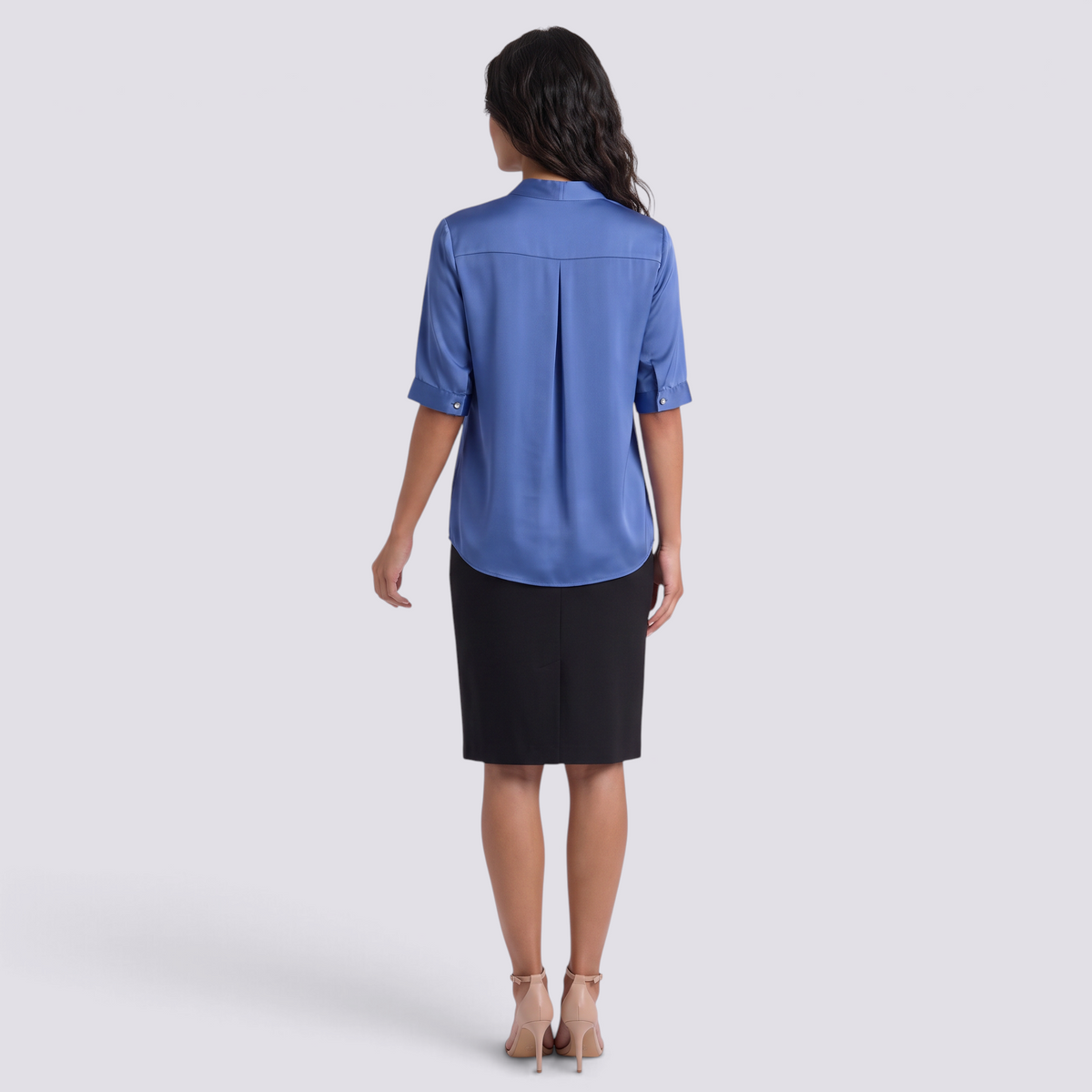 Blusa mujer cuello en V con lazo colgante y manga media en azul, vista trasera