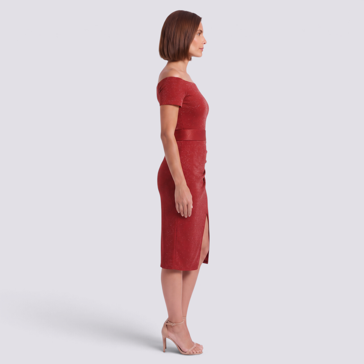 Vestido midi brillante hombros descubiertos rojo, vista lateral