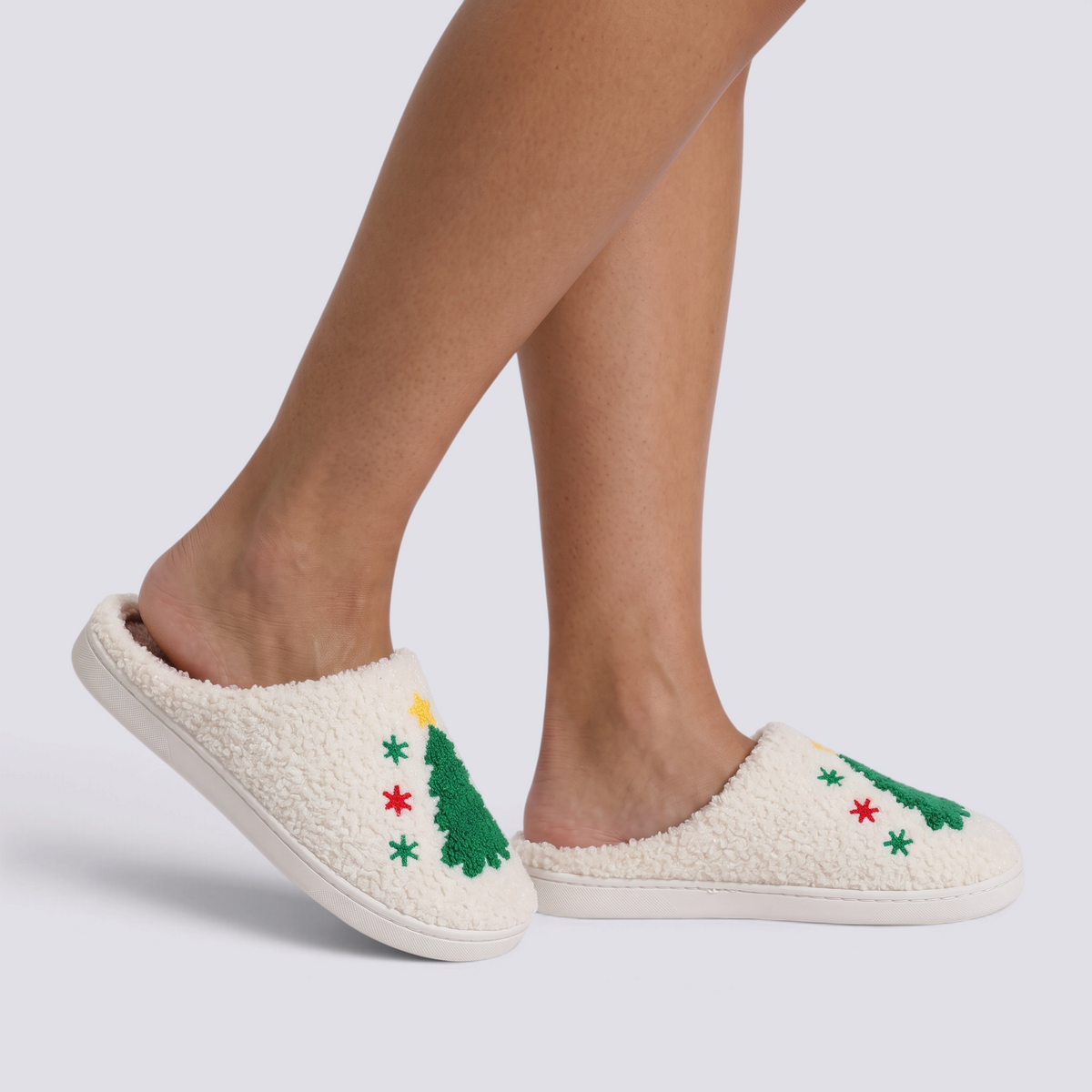 Zapatillas de casa mujer borreguito con motivo de árbol de Navidad, vista lateral