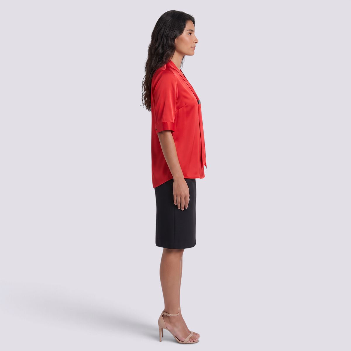 Blusa mujer cuello en V con lazo colgante y manga media en rojo, vista lateral