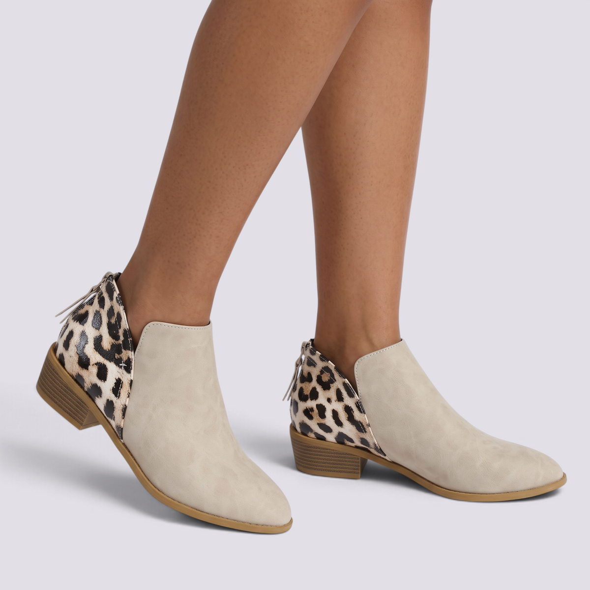 Botines mujer estampado leopardo tacón bajo en beige, vista frontal