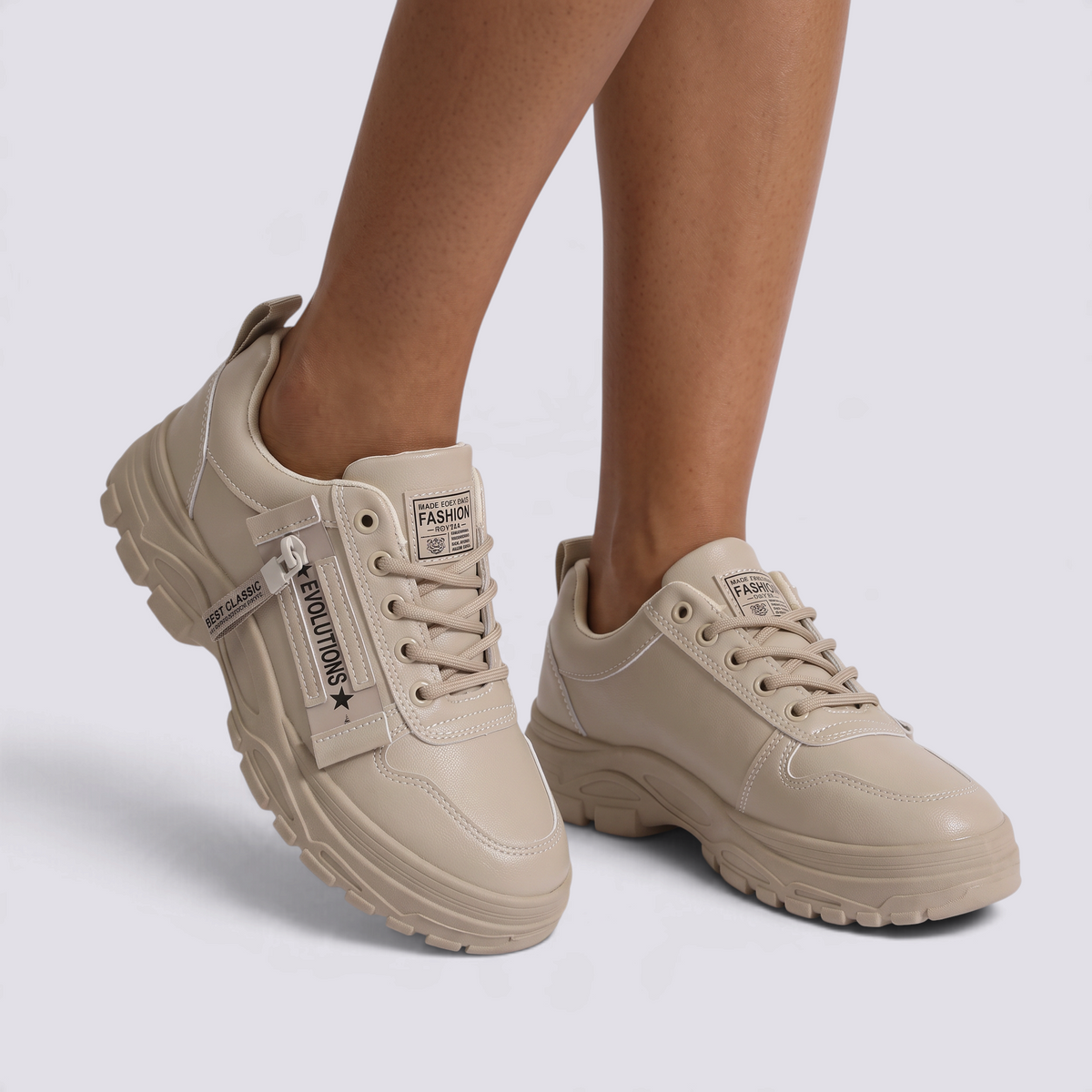 Zapatillas deportivas de mujer con plataforma y cremallera en crema, vista frontal