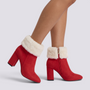 Botines mujer rojos con borde de pelo crema, vista lateral