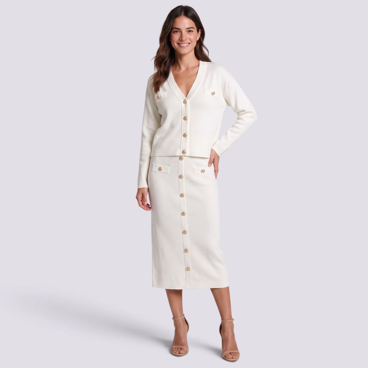 Conjunto mujer cárdigan y falda midi con botones dorados en color Blanco, vista frontal