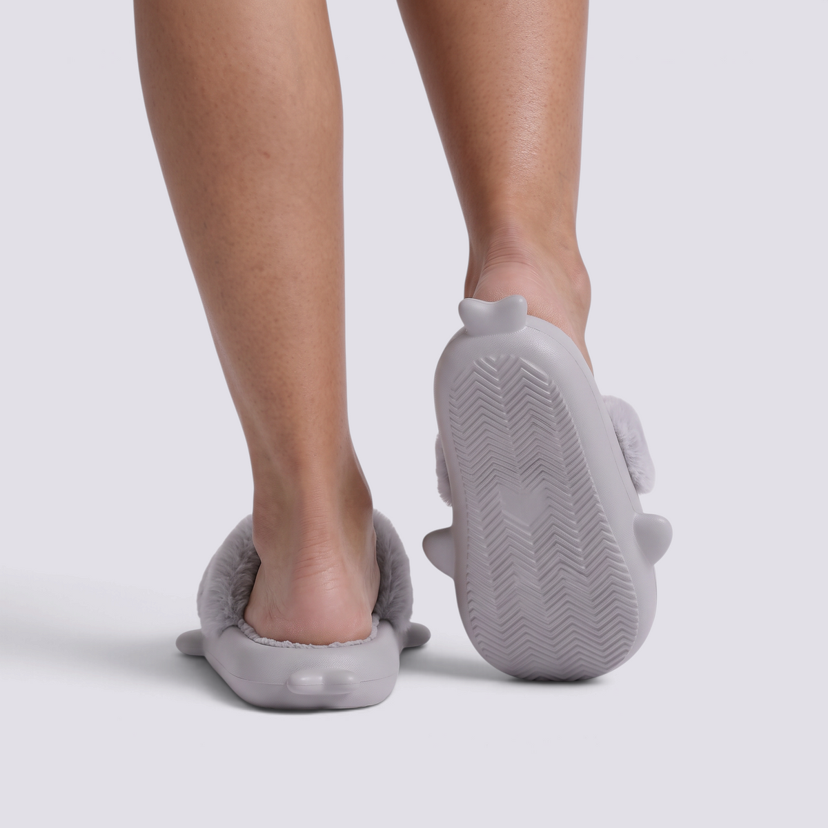 Zapatillas de casa mujer tiburón gris claro con forro de peluche extraíble, vista trasera