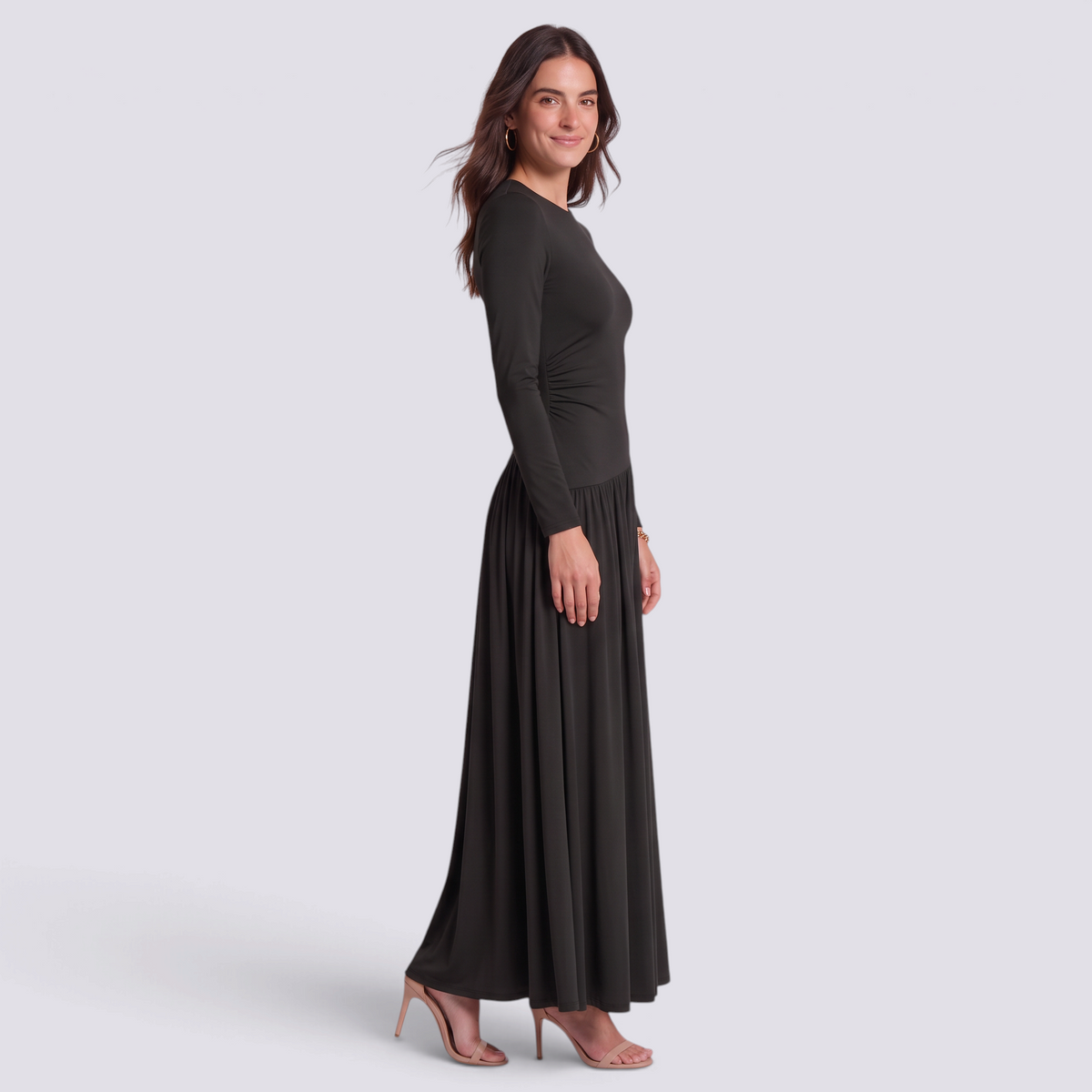 Vestido largo mujer manga larga con falda fruncida en color negro, vista lateral
