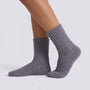Calcetines de casa mujer mullidos caña media en color Gris Oscuro, vista lateral