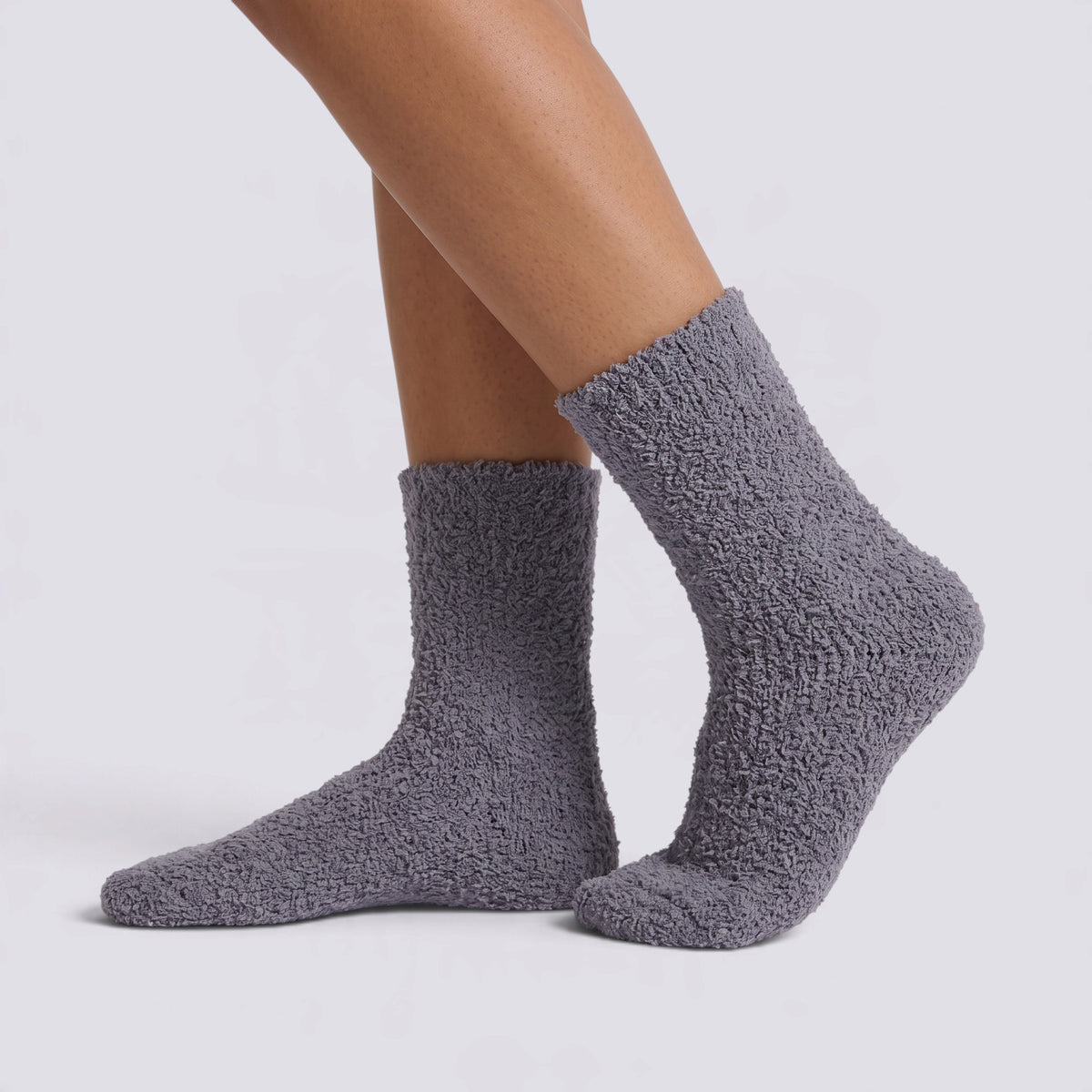 Calcetines de casa mujer mullidos caña media en color Gris Oscuro, vista lateral