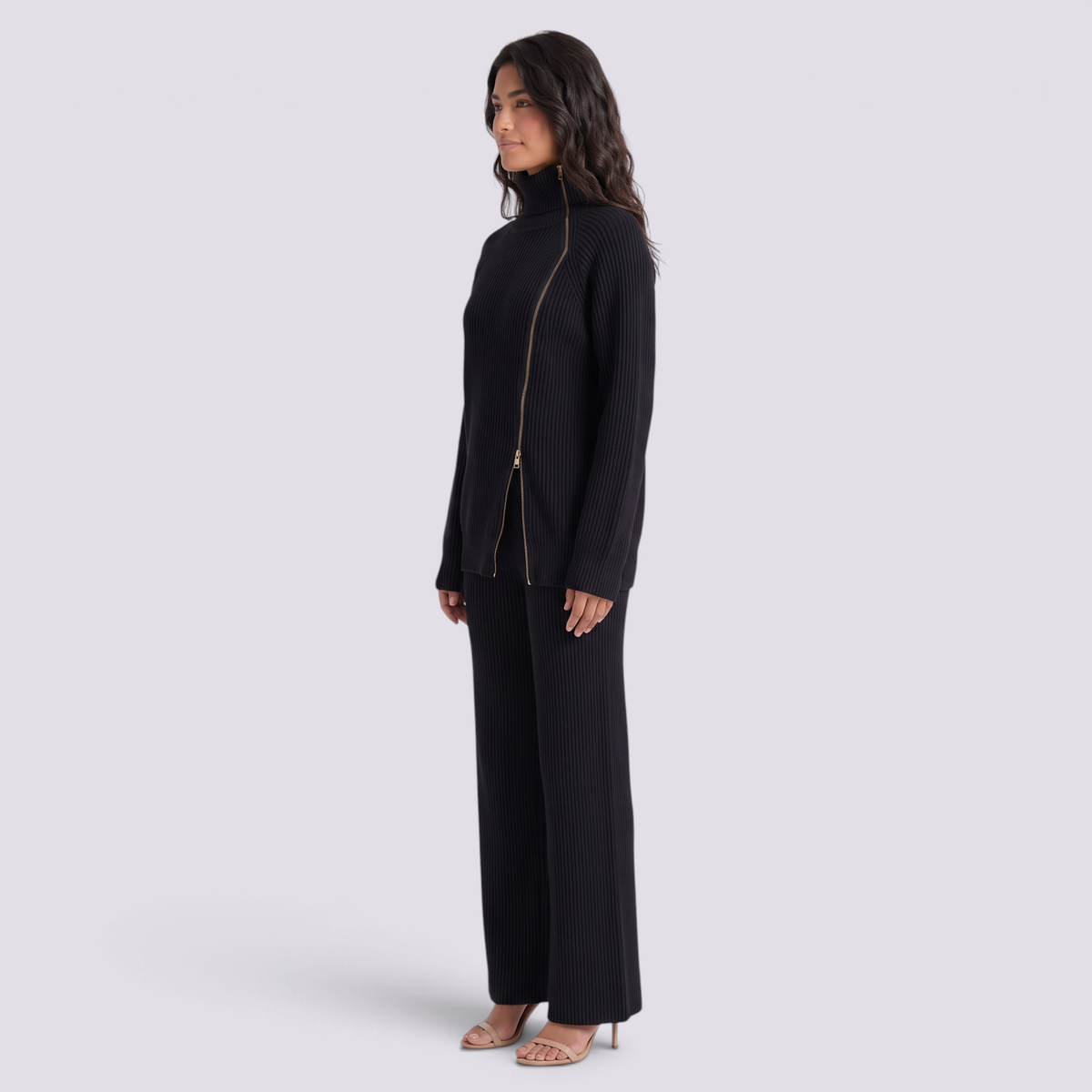 Conjunto de jersey de cuello alto con cremallera y pantalón ancho de punto negro, vista lateral