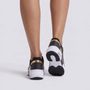 Zapatillas deportivas chunky mujer negras con suela de plataforma y paneles calados, vista trasera