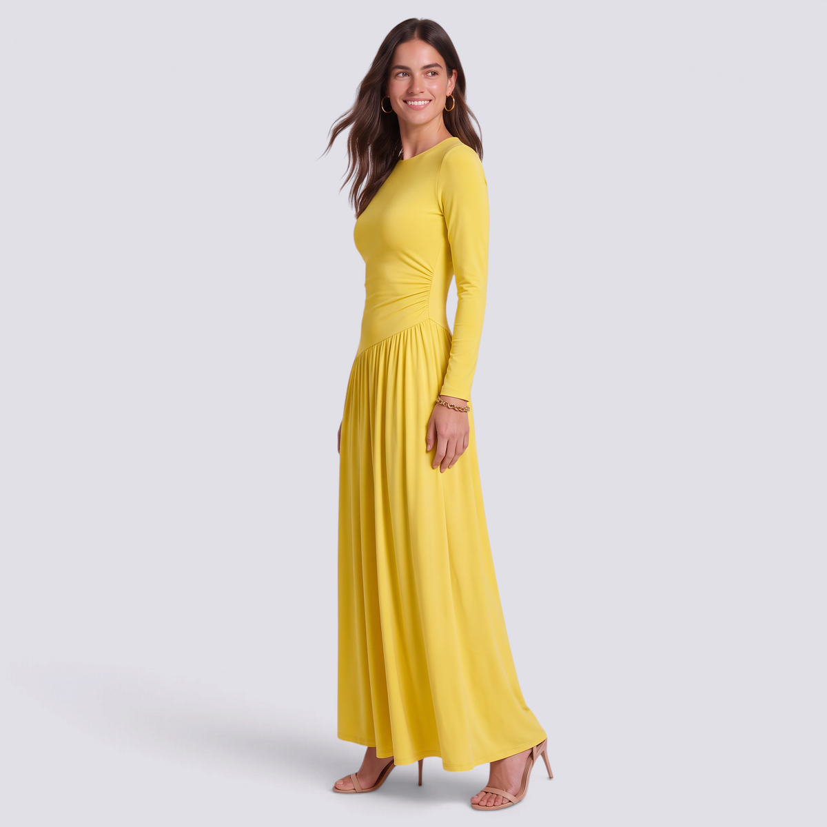 Vestido largo mujer manga larga con falda fruncida en color amarillo, vista lateral