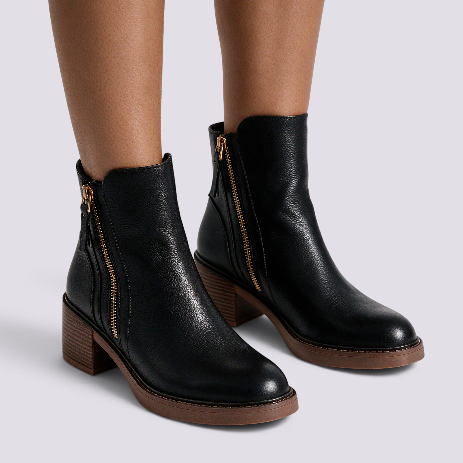 Botines Chelsea de Tacón Grueso Mujer - Negro - Vista Frontal